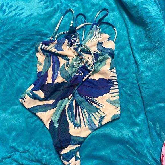 La Hearts Other - Bare back swim by LA hearts NWOT
